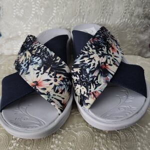 Bzees sandals 6W